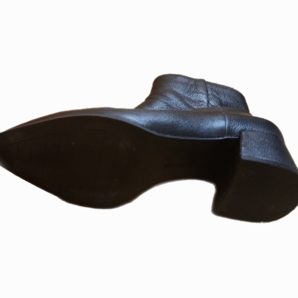 Kenneth Cole Women's Roanne Bootie Uniform Dress Shoe Booties - Picture 4 of 4